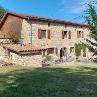 Grange De Sagne maison et table d hôtes avec dîner sur réservation，位于Saint-Jean-Roure的酒店