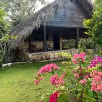 Rote Surf Resort - Lualemba Bungalows，位于内布拉拉的酒店