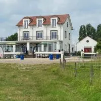 Het Veerhuis，位于Oeffelt的酒店
