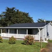 Tranquil, modern self-contained cottage，位于Scarsdale的酒店