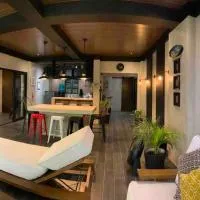 Spacious Beachfront Unit at Canyon Cove Nasugbu,位于纳苏格布的酒店