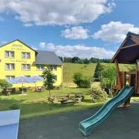 Marschalls Hotel Am Rennsteig，位于伦韦格地区诺伊豪斯的酒店