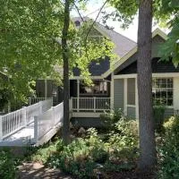 Executive home in a serene park like setting，位于佛森的酒店