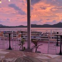 Sunburn Suites and Rooftop Bar，位于科隆Coron Town Proper的酒店