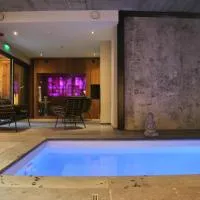 Dionbulles & Dionlodge Guesthouse, Private Wellness with pool in option,位于绍蒙-吉斯图的酒店