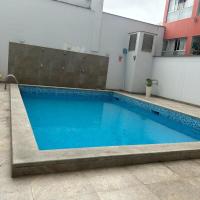 Apartamento acogedor con piscina cerca a Lima Historico，位于利马Brena的酒店