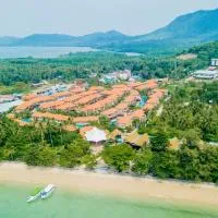 Blue Bay Resort - Access to Pool and Beach-Phuket & Krabi，位于瑶亚岛的酒店