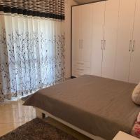 Rooms for rent Gezim Ismailaj，位于Mbrakull的酒店