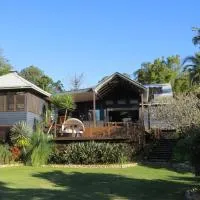 BELLINGEN CONVERTED CHURCH on the river (Pet Friendly)，位于贝林真的酒店