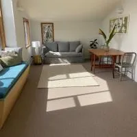 Kaingarua Retreat，位于凯里凯里岛屿湾机场 - KKE附近的酒店