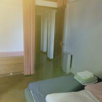 Comfy room near Metro，位于里斯本奥利威斯的酒店