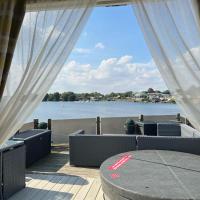 Lake View with Private Hot Tub at Tattershall Lakes，位于塔特舍尔RAF科宁斯机场 - QCY附近的酒店