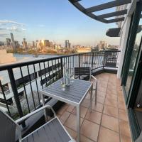 Brisbane Top Floor River Views Near Suncorp Stadium，位于布里斯班米尔顿的酒店