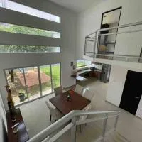 Victoria’s Beach house，位于Alvarado的酒店