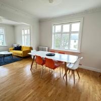 Beautiful 2 bedroom apartment downtown Reykjavik，位于雷克雅未克威斯图巴的酒店