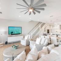 Mahogany Villa 2-A / 4BR，位于Omega Gardens欧文·罗伯茨国际机场 - GCM附近的酒店