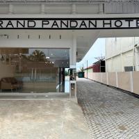 GRAND PANDAN HOTEL，位于HalanganFerdinand Lumban Tobing Airport - FLZ附近的酒店