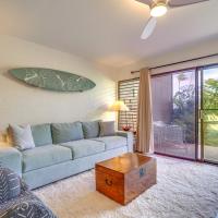 Kaunakakai Home at Molokai Shores with Pool!，位于考纳卡凯Molokai - MKK附近的酒店