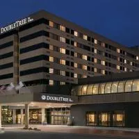 DoubleTree by Hilton Canton Downtown，位于坎顿的酒店