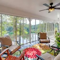 Lakefront Retreat in Jefferson w/ Screened Porch!，位于Jefferson的酒店
