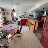 Charmant appartement au cœur des volcans d Auvergne，位于米拉的酒店