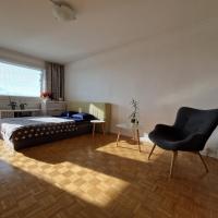 Big room with balcony in a shared apartment in the center of Kerava，位于凯拉瓦的酒店