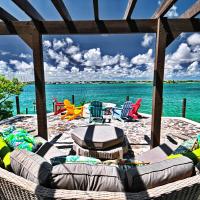 Harbour Beach Villa - large dock & great views!，位于马尔斯港Treasure Cay - TCB附近的酒店