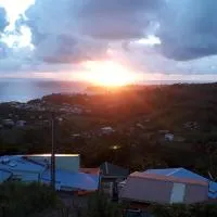 BIENVENUE AU SOLEIL LEVANT assier entrée morne savon ,le lorrain，位于Le Lorrain的酒店