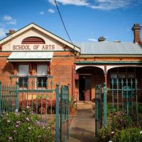 Coolamon School of Arts，位于Coolamon特莫拉机场 - TEM附近的酒店