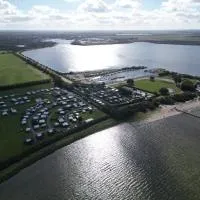 Nakskov Fjord Camping & Cottages，位于纳克斯考的酒店