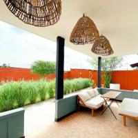 Cosy vintage villa with a beautiful garden，位于洛美洛美-托科安机场 - LFW附近的酒店