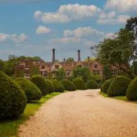 Seckford Hall Hotel & Spa，位于伍德布里奇的酒店