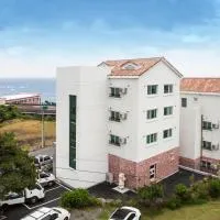 Jeju Aria Pension，位于西归浦市的酒店