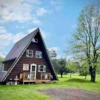 U.P Norse A-frame close to Powderhorn Ski Resort，位于艾恩伍德戈吉比克 - 铁县机场 - IWD附近的酒店