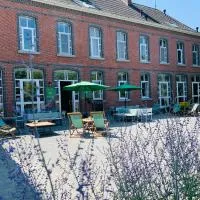 De Lotuspoort met Mihr's B&B in de Abdij van Bornem,位于博尔讷姆的酒店