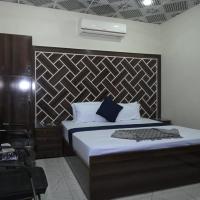 Hotel Serina Inn，位于卡拉尔哥特Sukkur Airport - SKZ附近的酒店