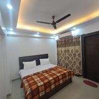 Gokul 3 BHK Entire Luxury Flat Bharat City Ghaziabad near Hindon Airport Delhi，位于加济阿巴德Hindon Airport - HDO附近的酒店