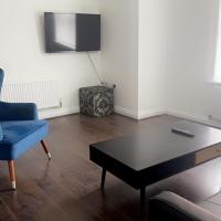2 bedroom apartment, free parking & WIFI near City Centre