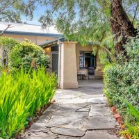 East Parklands Cottage - A Dreamy Garden Hideaway，位于阿德莱德Toorak Gardens的酒店