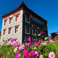 祝吉客栈，位于新都桥镇Kangding Airport - KGT附近的酒店