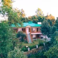 THE HIMALAYAN WOODS, CHAUKORI，位于Chaukori的酒店