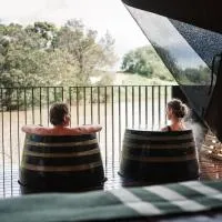Metung Hot Springs,位于梅顿的酒店