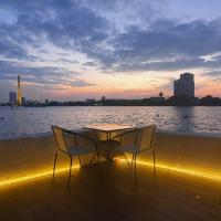 Riverfront house/Chao phraya river/Baan Rimphraya，位于曼谷律实县的酒店