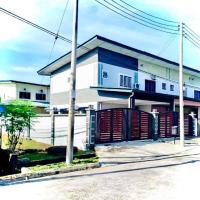 Corner Lot Terrace House Taman Bahagia Batu 7 (2Min to Airport)，位于山打根山打根机场 - SDK附近的酒店
