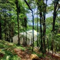 Volcano Tenorio Glamping Ranch - 3 Tents，位于Rio Celeste的酒店