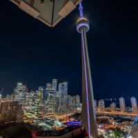 Designer condo w/ CN Tower view & parking，位于多伦多时尚区的酒店