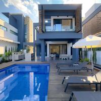 Luxury Beachfront Villa - Rooftop Jacuzzi, Sunrise，位于帕拉利米尼的酒店