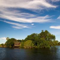 Sindabezi Island Camp，位于Simonga的酒店