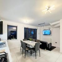 Modern Beautiful 5 bed -Sleeps 13 - Jacuzzi and Free Parking