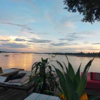 Pomelo Restaurant and Guesthouse- Serene Bliss, Life in the Tranquil Southend of Laos，位于Don Khone的酒店